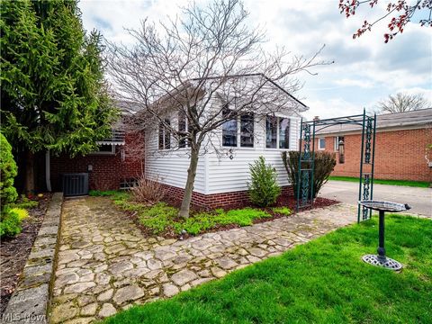 Tiny photo for 4466 W 215th Street, Fairview Park, OH 44126 (MLS # 5203357)