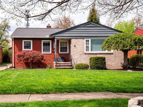 Tiny photo for 4466 W 215th Street, Fairview Park, OH 44126 (MLS # 5203357)