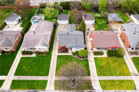 Tiny photo for 4466 W 215th Street, Fairview Park, OH 44126 (MLS # 5203357)