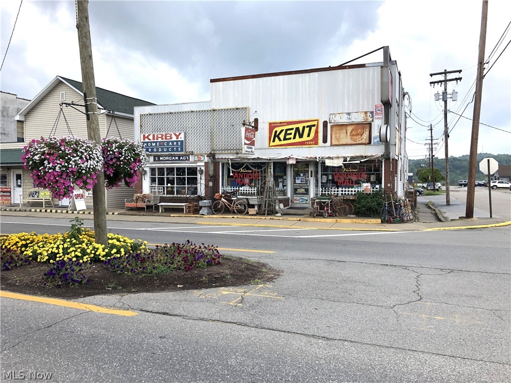 One of Vienna's premier location. Great exposure. Adjoining property available for development.