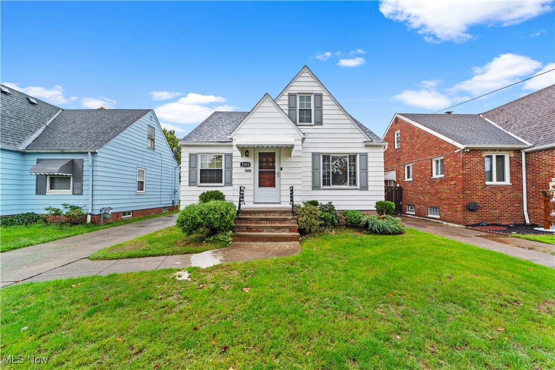 3 bedroom
partially finished basement
1.5 bath
Freshly painted with new vinyl flooring and carpet
1 car detached