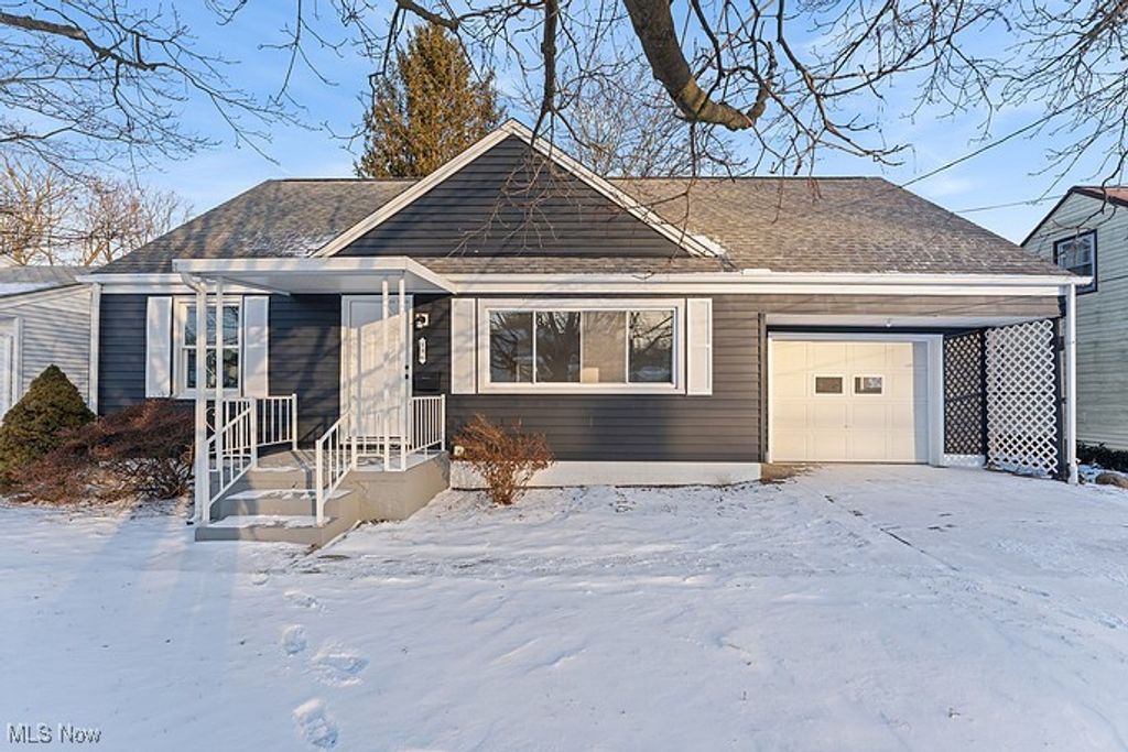 Photo of 136 Wise Avenue SE, North Canton, OH 44720 (MLS # 5183183)