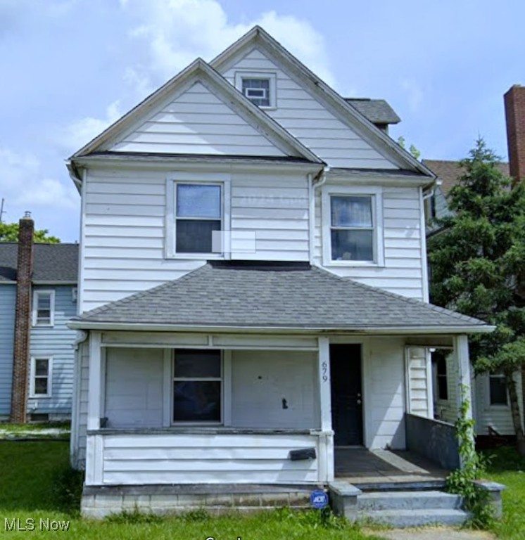 Charming 3-bedroom home just a short walk to all the shops, dining, and entertainment of vibrant Downtown Barberton and scenic Lake Anna Park. Perfectly located with easy access to Akron, Cleveland, Wooster, Rittman, and Wadsworth — enjoy small-town charm with big-city convenience!