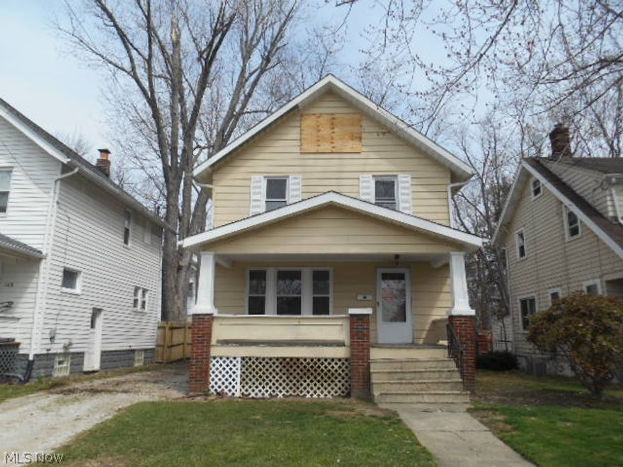 Large 3-4 Bedroom Home. Kitchen w/nook. Needs TLC!  This property is Eligible under the Freddie Mac First Look Initiative through 5/22/14. Listed and Sold in as is condition! Homestead/Property assessments are unknown. Attachments, Proof of Buyers Funds, Certified Earnest Money Check made payable to Listing Company to be with ALL offers submitted.