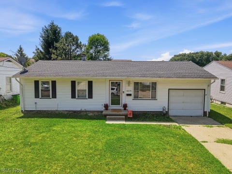 Homes For Sale - 2619 Center Avenue<br/> Alliance, OH 44601