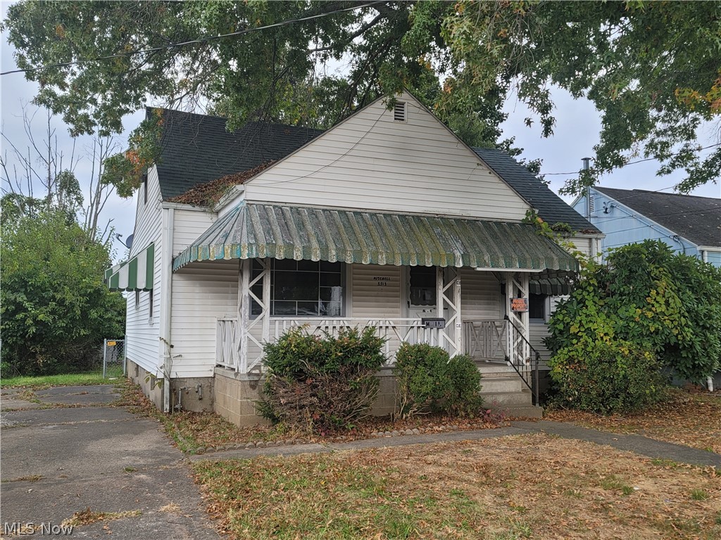 Great potential awaits in the 3 BR home, located in North Parkersburg. Close proximity to shopping. Level back yard and a detached garage.