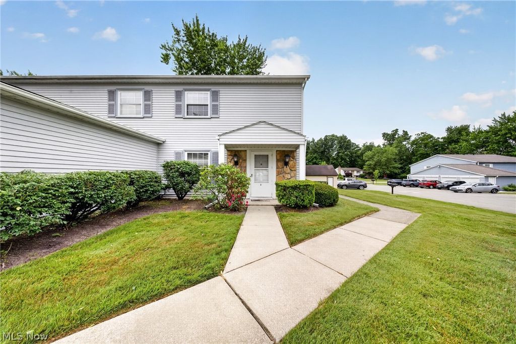 Photo of 3437 Beaver Trail #D, Aurora, OH 44202 (MLS # 5217338)