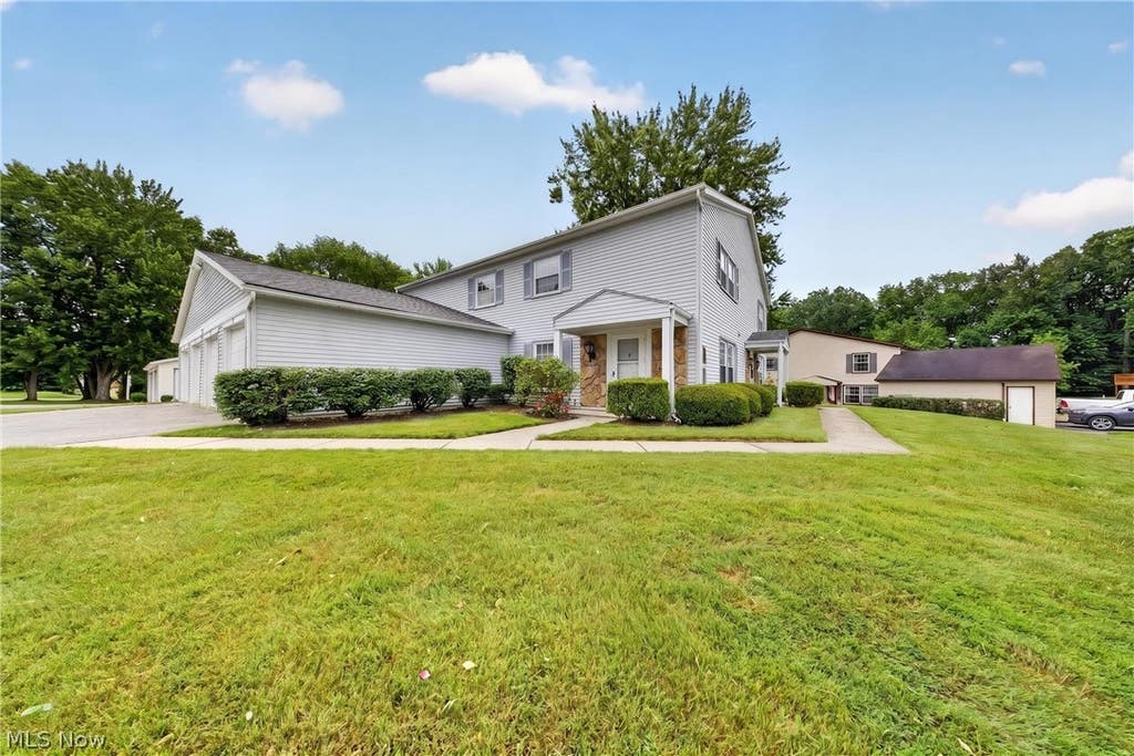 Photo of 3437 Beaver Trail #D, Aurora, OH 44202 (MLS # 5217338)
