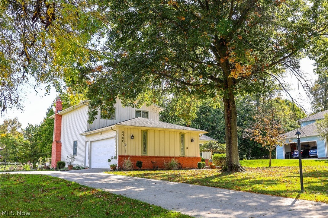 8780 Oakwood Lane
