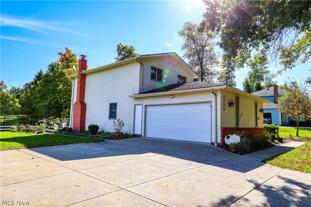 8780 Oakwood Lane