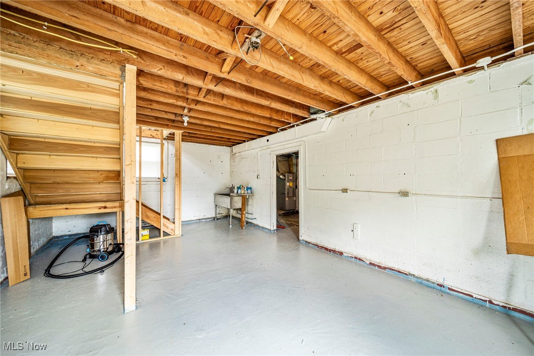 Pierpont, Ohio 44082, United States, ,1 BathroomBathrooms,Residential,Pending,201027