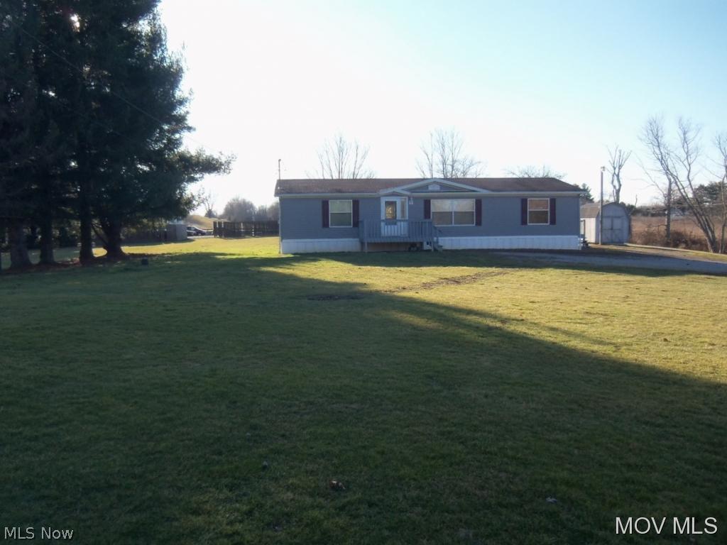 Nice Double wide on permanent foundation. Taxed as real estate.Fairly flat level 1 acre lot. Elem: Walton Elementary Elem/Bus: Y JrHigh: Warren Middle JrHigh/Bus: Y High: Warren High School High/Bus: Y Fire: VOL Police: SHF ;SQFT=Fin L1:1423, Fin Above:1423, Fin Total:1423, Unfin Above:0;PRKG= Off Street