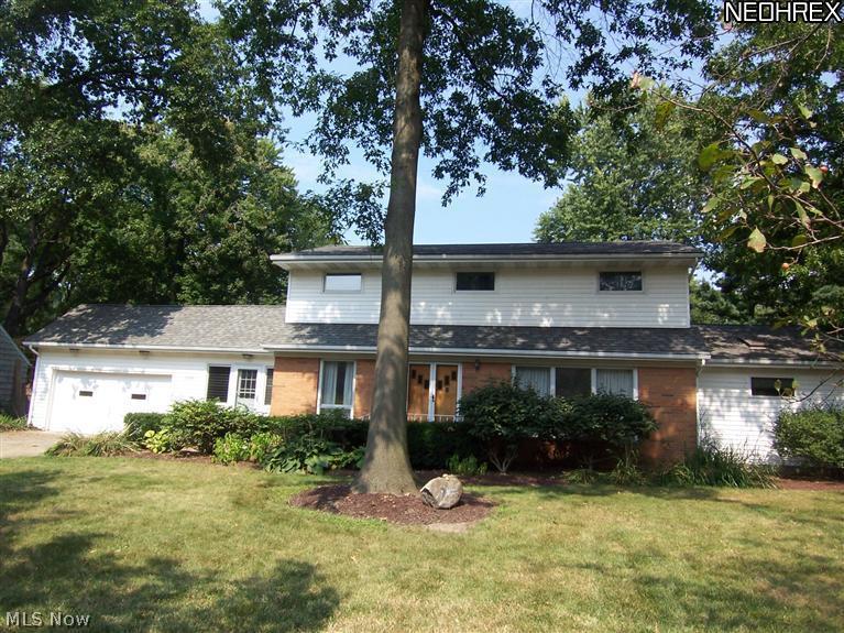 Irresistible size and comfort. Built for comfort with first floor master suit. Large living area, family room four season sun room. Relax on the screen porch overlooking the green back yard. Some updates to kitchen, furnace and roof. Freshly painted, newer carpet in bedrooms, and 3.5 Baths. Great personality with the comfort of Silver Lake Village and the conv. location to parks, highway and shopping. Call to see today!