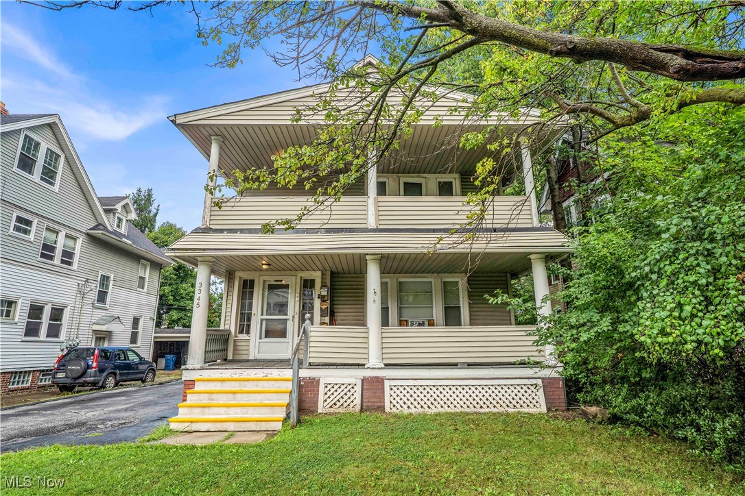 3345 Desota Ave | Unit 2, Cleveland Heights- Spacious 2-bed 1-bath multi-family home! //
$ 1150 rent / $ 1150 deposit //
$55 application fee per adult //
1-2 pets OK in this unit. After application pre-approval, a PetScreening is required for any animals to proceed with one of our properties; a PetScreening affidavit is still required if you have no pets. (Some breed restrictions apply per HUD guidelines). //
NO SMOKING //
1 time $169 non-refundable set up fee paid at lease signing //
$35/month required resident benefit package; can include personal property/liability insurance for an additional $10/month for $45/month total. //
After application Pre-Approval 1 applicant per household application is required to fill out a PetScreening application, before being about to proceed with placing a Reservation Fee for one of our properties. You will receive a pre-approval for your application and in order to proceed, the PetScreening is required. Even if you have NO pets - this application must be filled out. One time, non-refundable pet fee of $250-600 per animal applies to all pets & must be paid before or when you pay your first month rent. (No fee for qualified assistance animals). //
Our application is processed through secure site: Findigs, and they require ID and income verification. Without this, your application will not be processed. They offer 24/7 chat support on their application directly if you have any questions. //
BEDROOMS:2 //
BATHROOMS:1 //
APPLIANCES PROVIDED: Fridge and stove //
UTILITIES / RESIDENT RESPONSIBILITY: Resident pays gas and electric and is responsible for snow removal. //
Serious inquiries only.