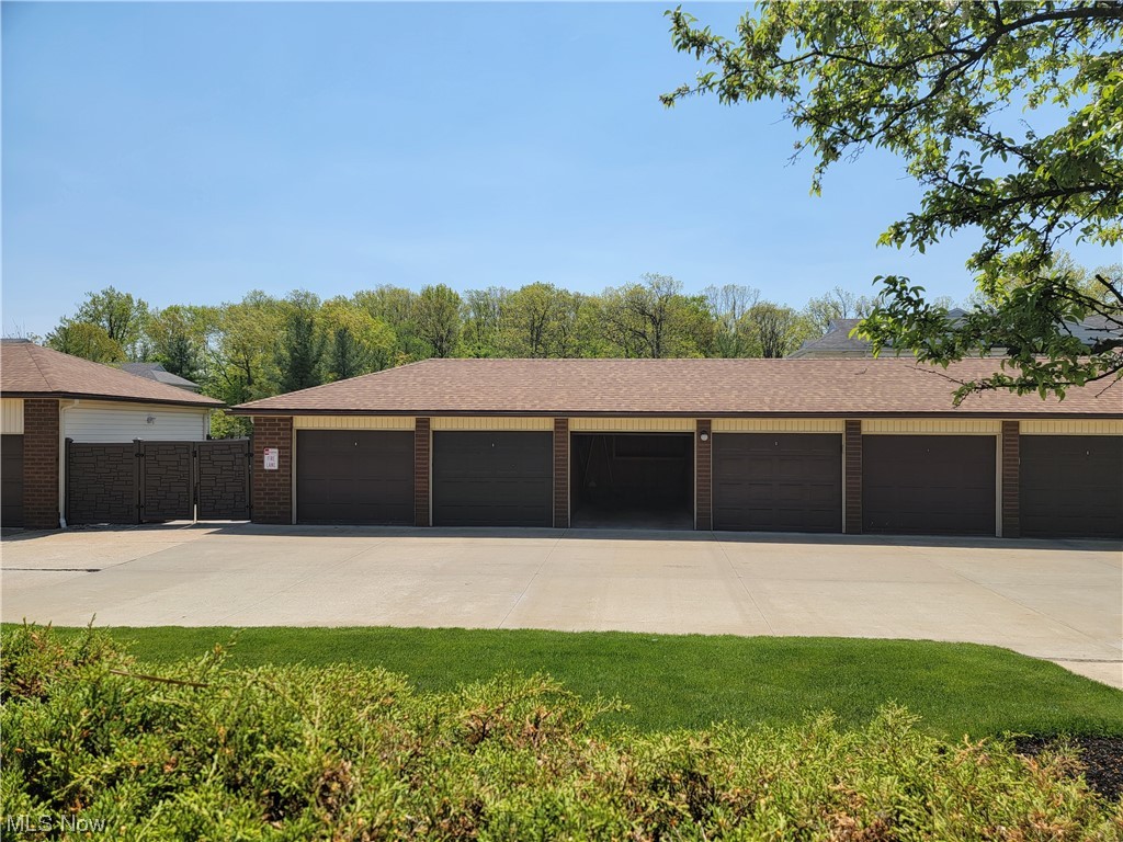 Courts of Country Lakes - Residential