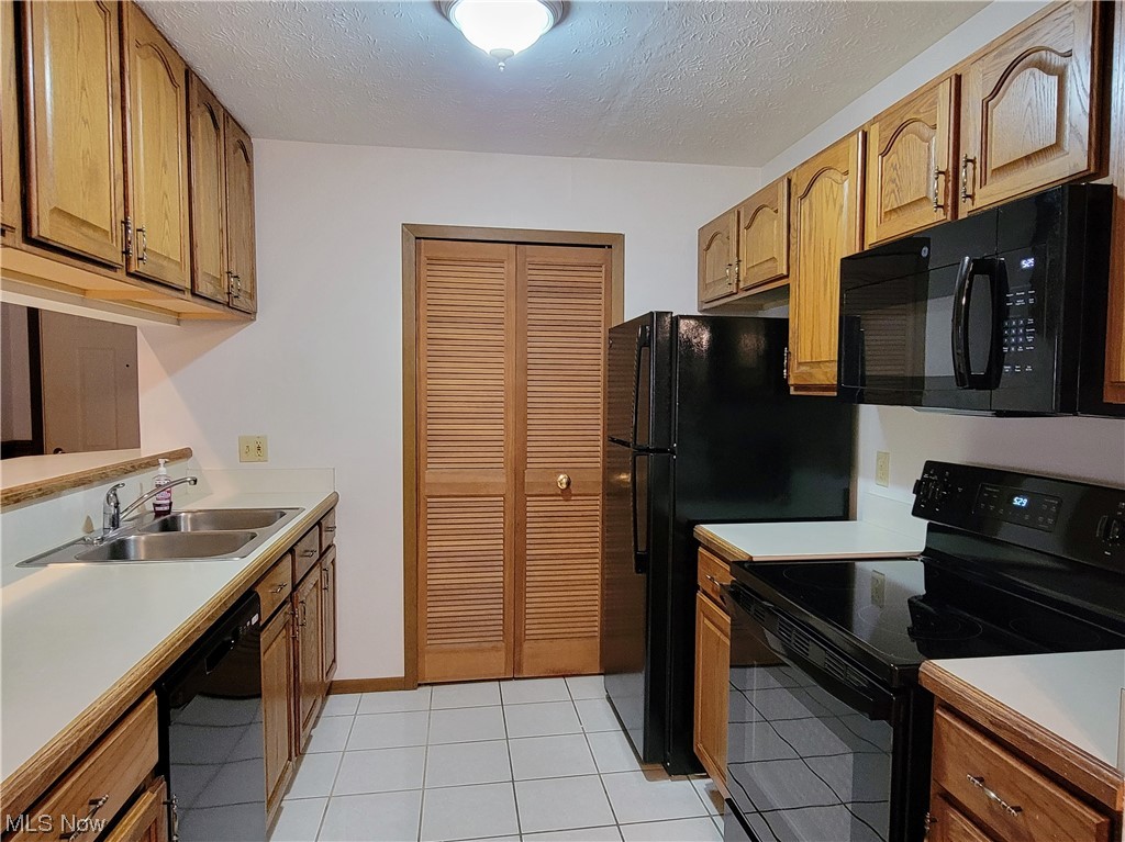 Courts of Country Lakes - Residential