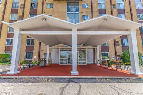 25735 Lorain Road Unit 201, North Olmsted, OH 44070 - #: 5052663