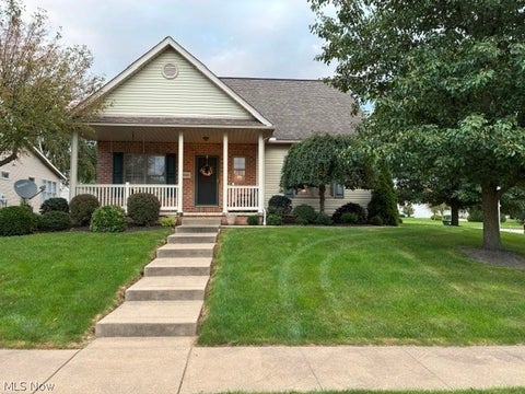 Photo of 2940 Villa Glen Circle NW, Canton, OH 44708 (MLS # 5239380)