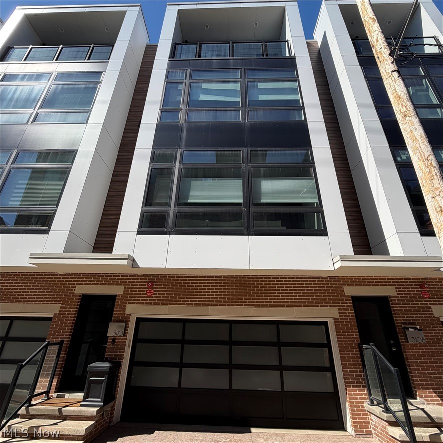 Vine Court Twnhses LLC - Residential