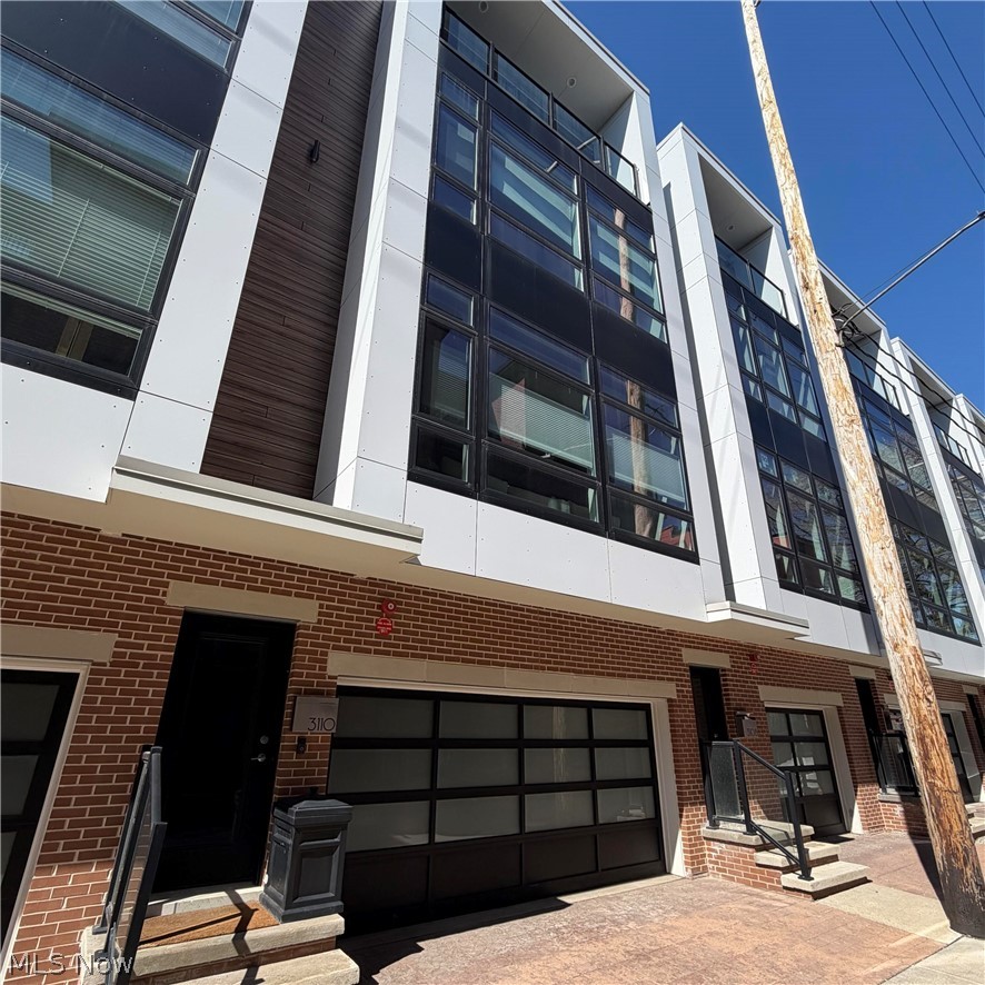 Vine Court Twnhses LLC - Residential