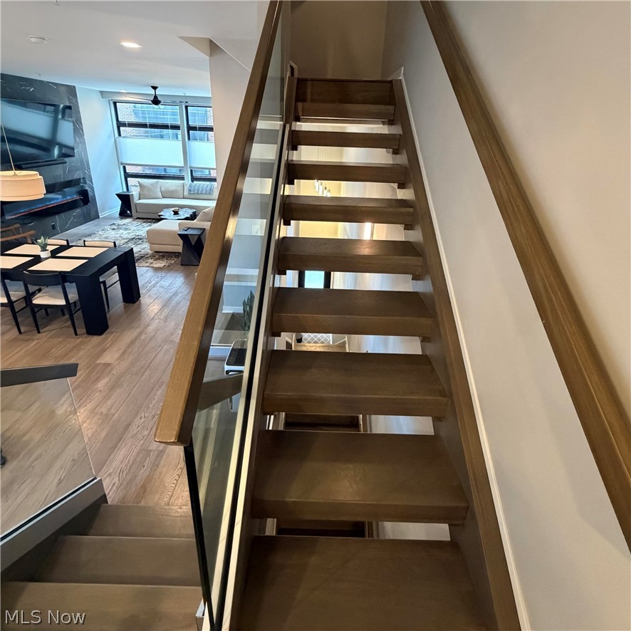 Vine Court Twnhses LLC - Residential