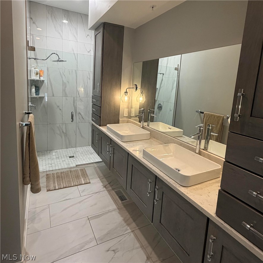 Vine Court Twnhses LLC - Residential