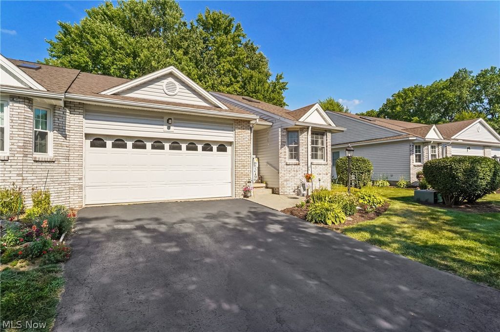 Photo of 17 Harneds Landing, Cortland, OH 44410 (MLS # 5198708)