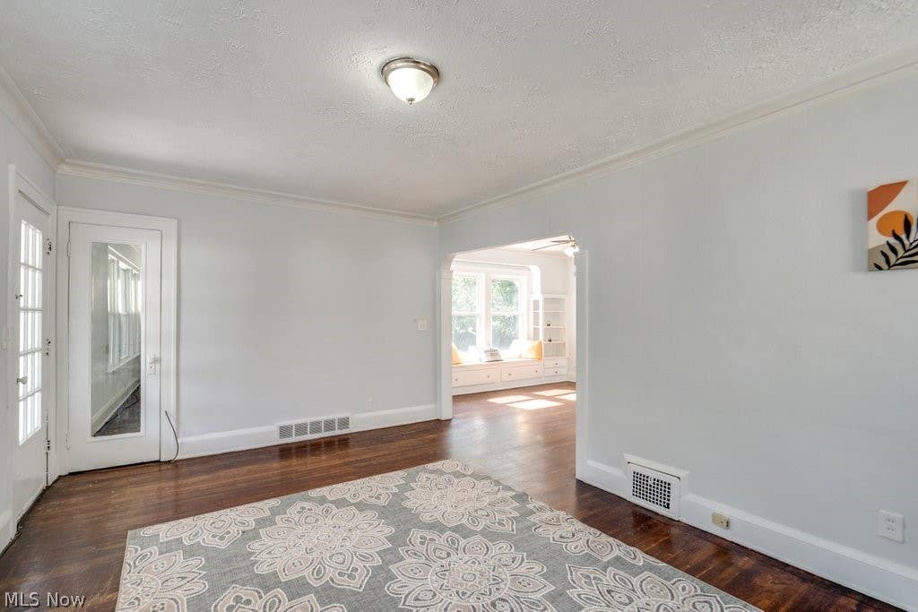 Photo of 15711 Grovewood Avenue, Cleveland, OH 44110 (MLS # 5225593)
