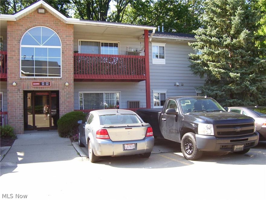 Well cared for 2bdrm 2bath, second floor condo unit,  inside a secure building, outside porch. In suite laundry  All appliance included with sale.
Leasing is allowed.  Condo is close to the I-480 Stearns Entrance.