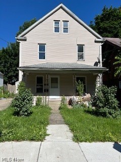 This prime investment property is located just minutes from downtown Kenmore, providing easy access to local amenities including shops and grocery. The property is being sold AS IS and is prepped and ready for refurbishment, offering a fantastic opportunity for investors looking to add value, making this an ideal chance to secure a promising asset.