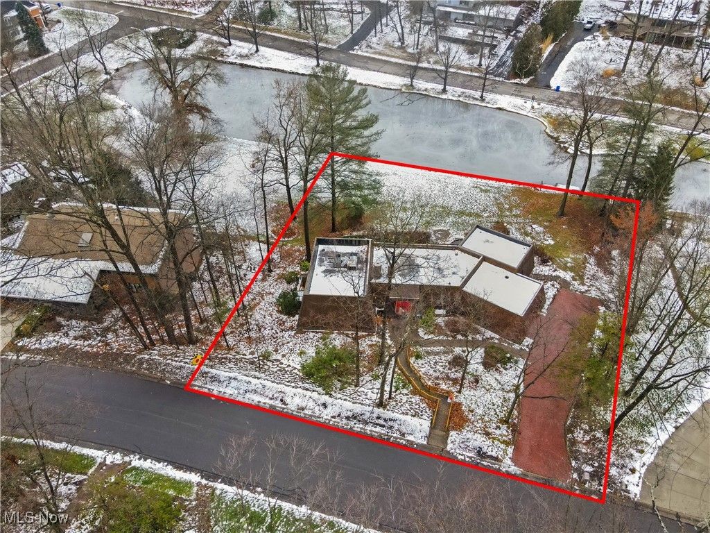 Photo of 1376 Mockingbird Drive, Kent, OH 44240 (MLS # 5176474)