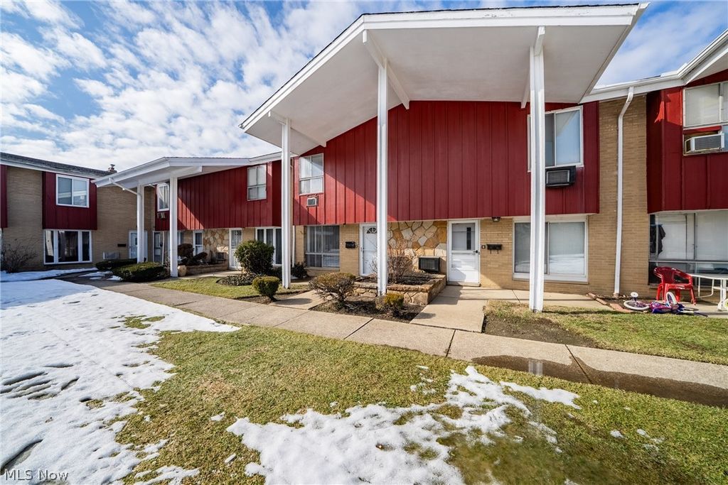 Photo of 27701 Mills Avenue #2G, Euclid, OH 44132 (MLS # 5186306)