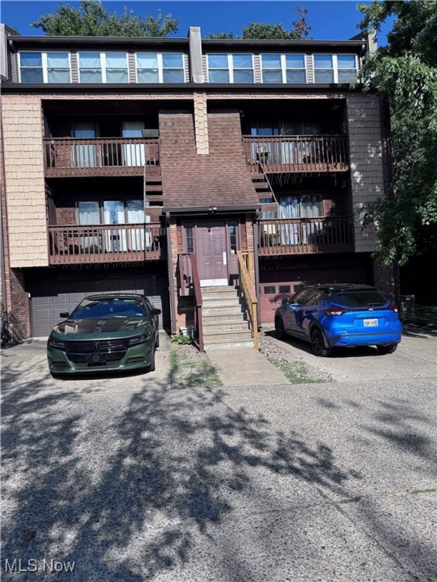 Cute condo with swimming pool and tennis court/basketball court in common area.
USDA, VA, Cash and Conventional financing. 
Don't miss this opportunity for carefree living!