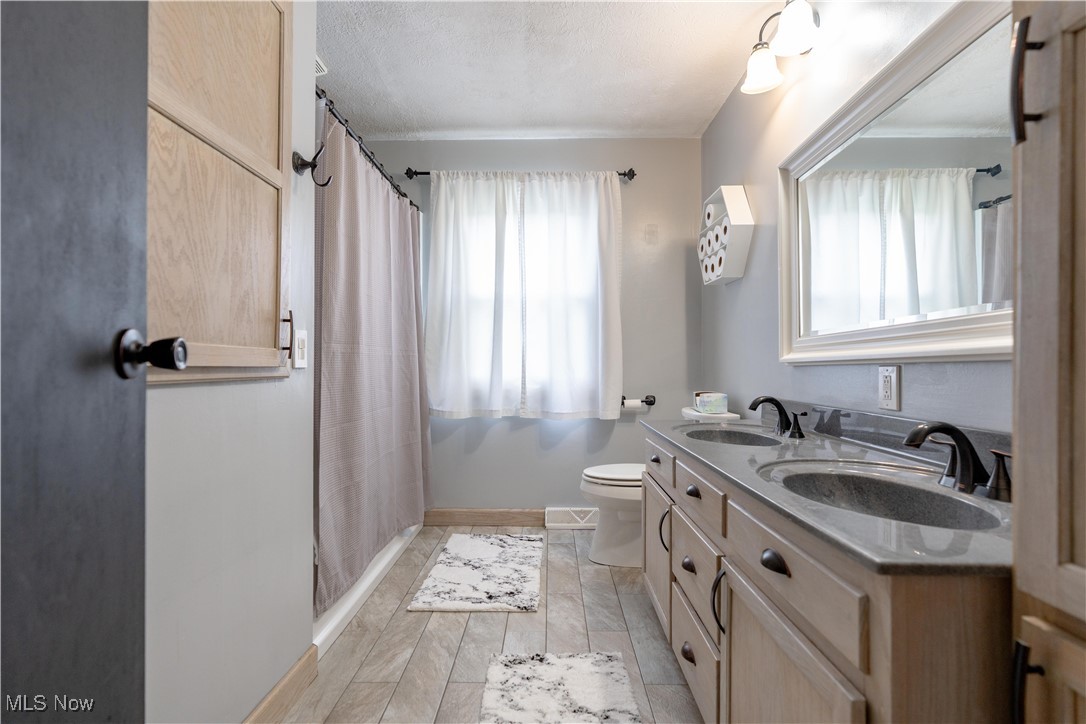 8115 Turquoise Avenue, Canton, Ohio image 21