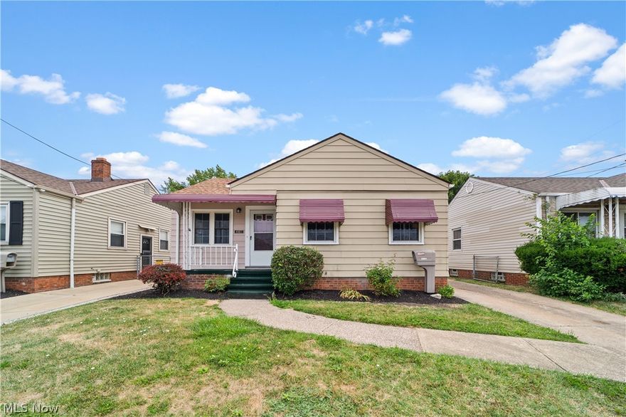 This cozy ranch-style home offers 2 bedrooms, 1 bathroom, and a beautifully updated kitchen, perfect for modern living. Nestled close to shops, restaurants, parks, and even the zoo, convenience meets comfort in this desirable neighborhood.