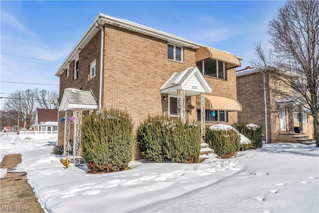 Photo of 2828 Snow Road #2/UP, Parma, OH 44134 (MLS # 5187705)
