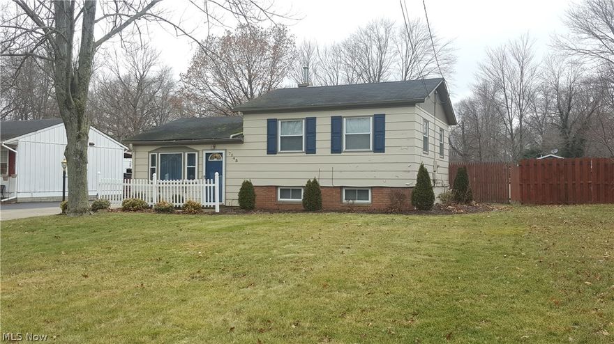 Check out this move in ready 3 bedroom 1.5 bath home in Howland.  This one is as clean as it gets and only needs you to make it a home.  There is a newer furnace and H2O tank and a nicely finished basement with walkout access to a nice patio and back yard.  The large garage has a work area and a screened in porch to while away those nice summer evenings.  All appliances stay and the owner will put on a new roof for the new home owner!