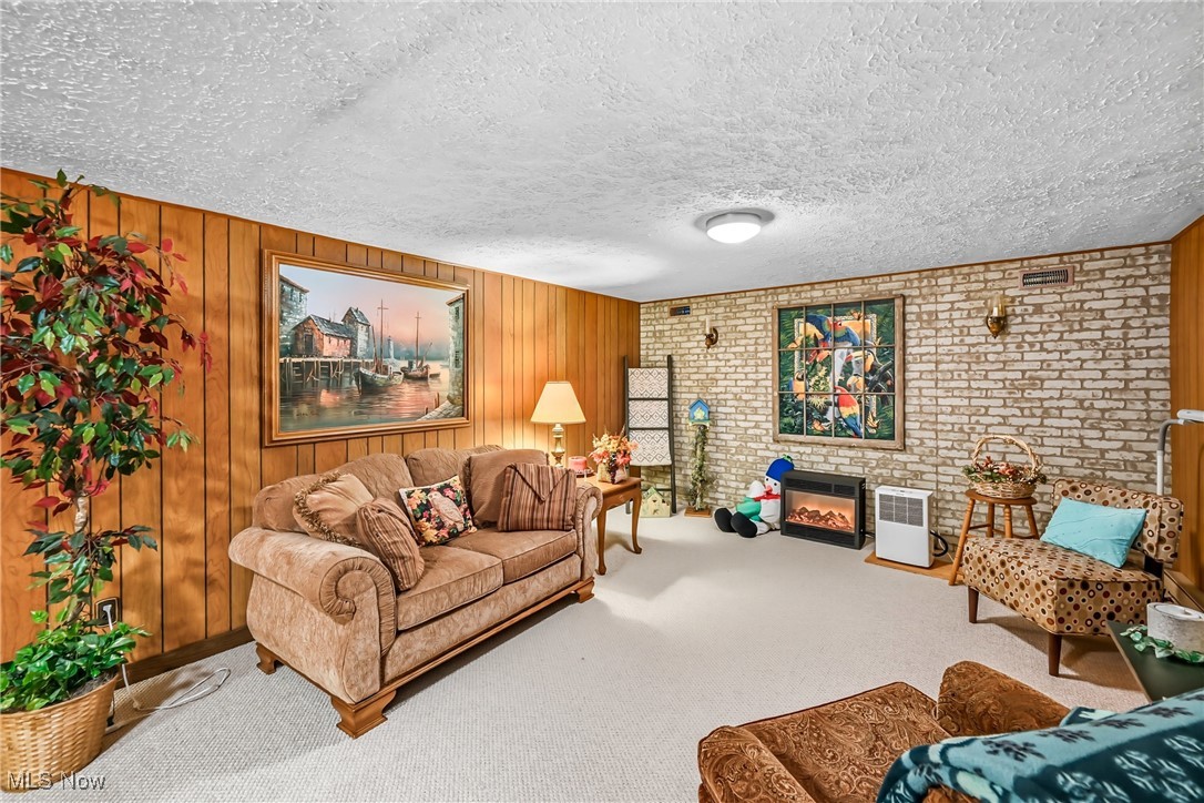 New Waterford, Ohio 44445, United States, 3 Bedrooms Bedrooms, ,2 BathroomsBathrooms,Residential,Active,209085