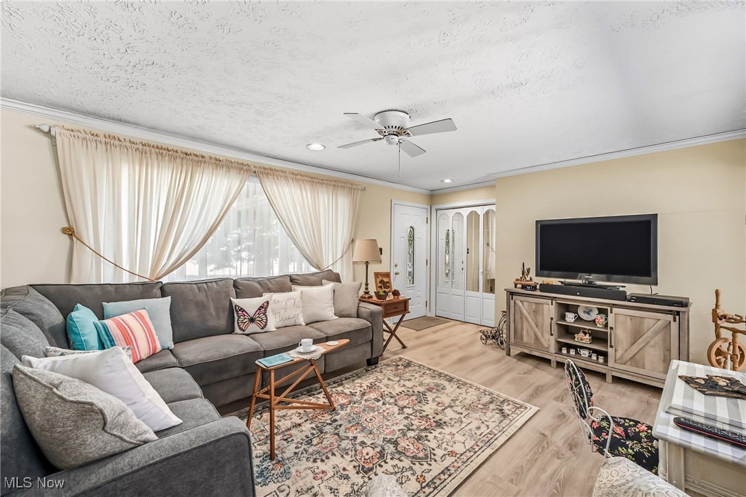 New Waterford, Ohio 44445, United States, 3 Bedrooms Bedrooms, ,2 BathroomsBathrooms,Residential,Active,209085