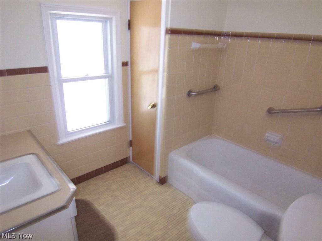 Lyndhurst Manor - Residential