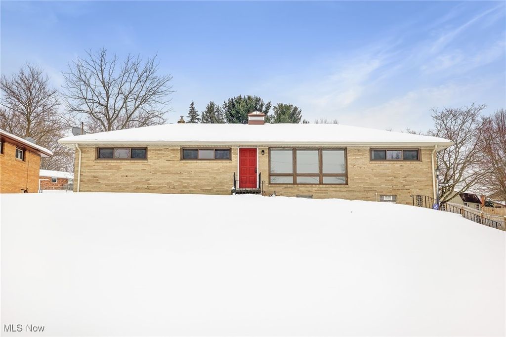 Photo of 8736 Easy Street NW, Massillon, OH 44646 (MLS # 5184975)