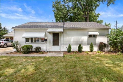 Homes For Sale - 2905 Riverview Lane<br/> Lorain, OH 44055