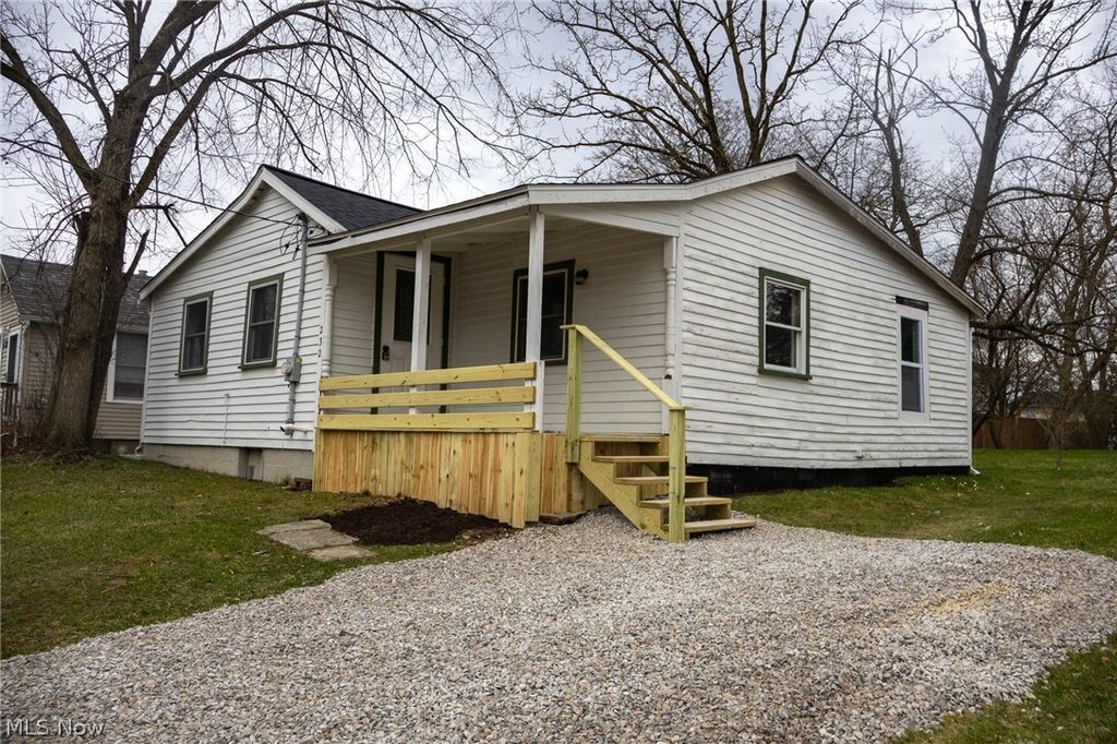 Photo of 232 Howard Street, Medina, OH 44256 (MLS # 5196284)