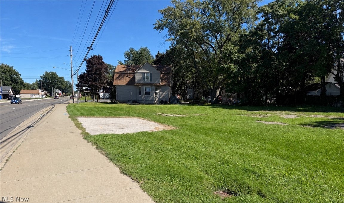 2228 W Prospect Road