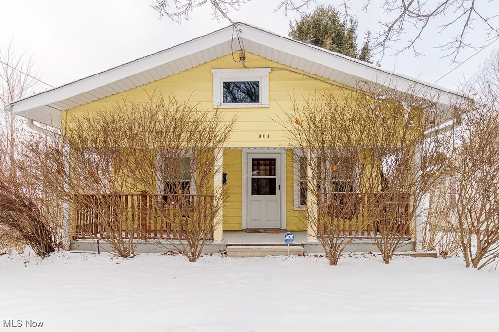 Photo of 904 Davis Street, Akron, OH 44310 (MLS # 5181409)