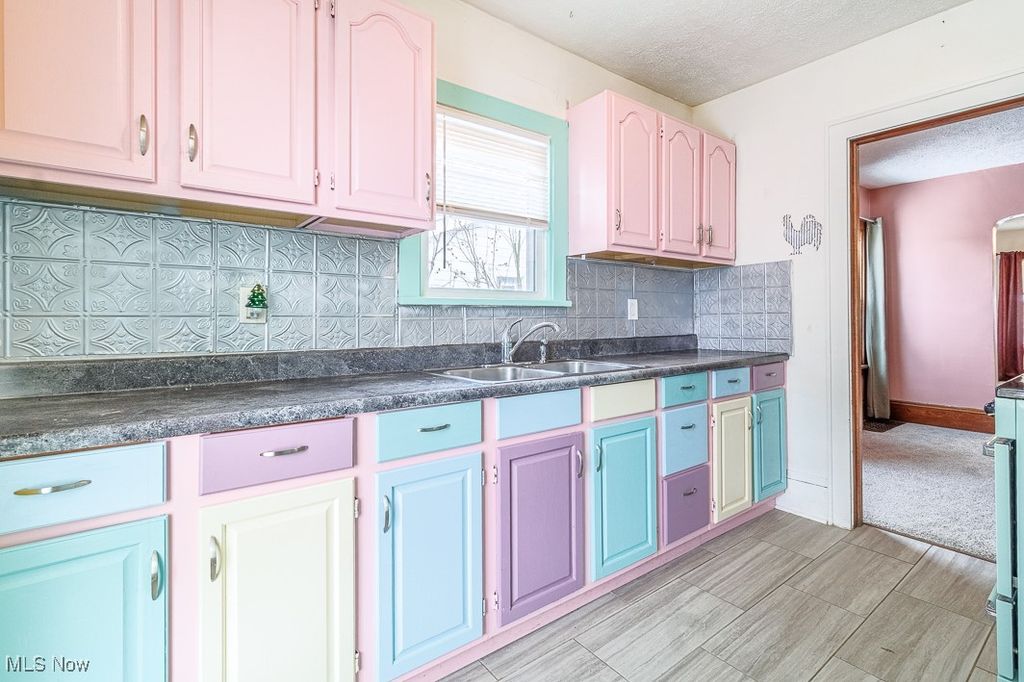 Photo of 904 Davis Street, Akron, OH 44310 (MLS # 5181409)