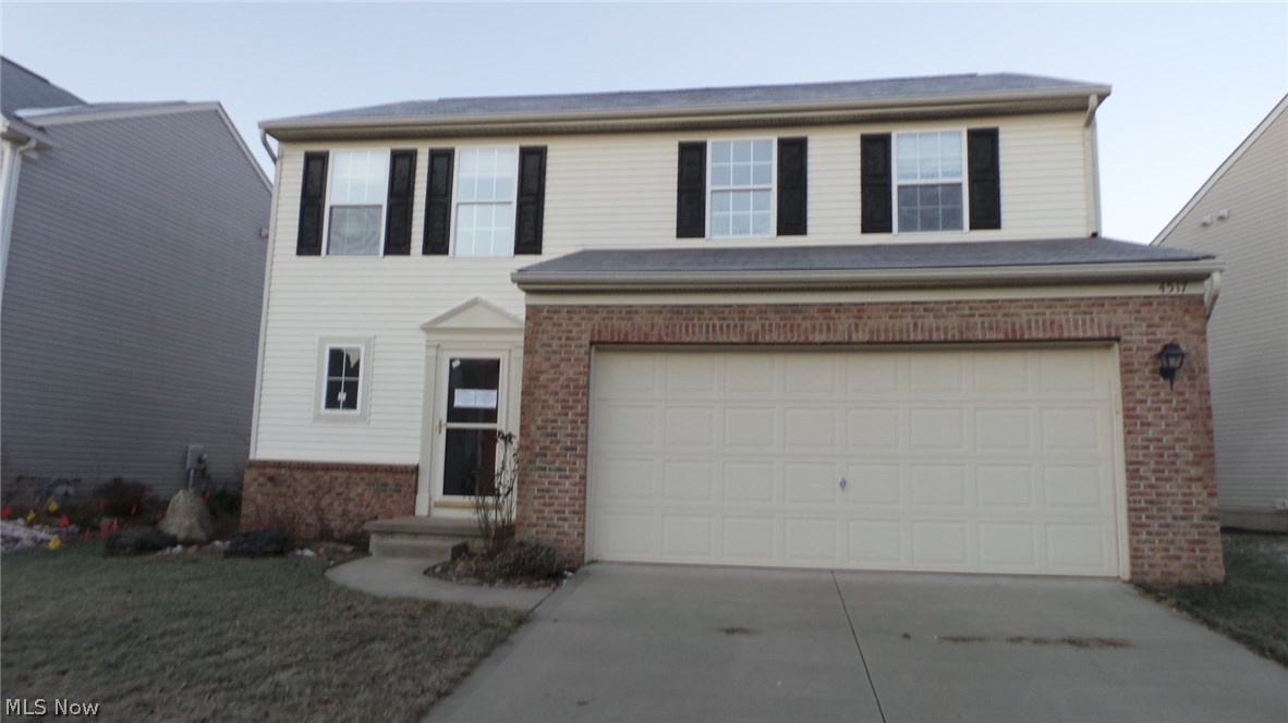 Don't miss this condo cluster home on the cul-de-sac street! Offers FR w/FP, eat in kitchen, huge basement ready to finish. Property is sold AS IS. Equal housing opportunity.