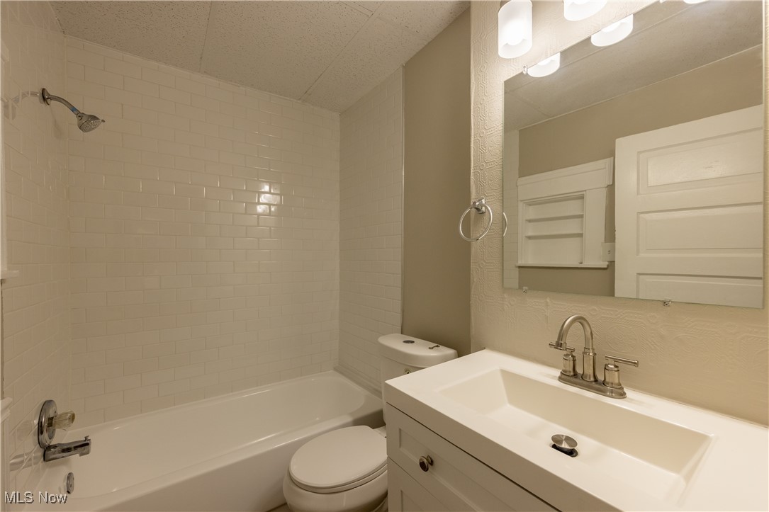 Cleveland, Ohio 44102, United States, 3 Bedrooms Bedrooms, ,1 BathroomBathrooms,Residential,Active,37448