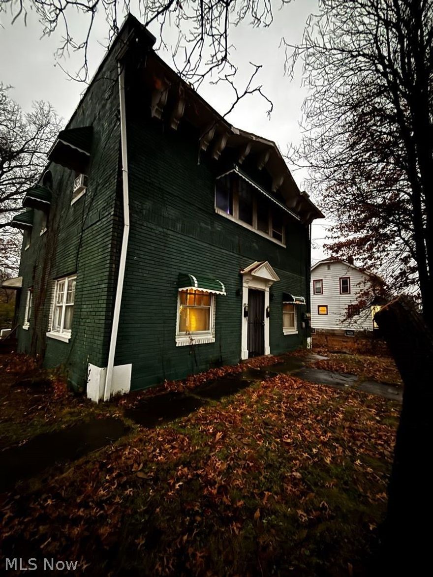 Turnkey Buy & Hold income property in Akron 44320 with strong cash flow and value-add upside. Duplex features separate meters, new water heaters, updated upstairs bathroom, roof approx. 12 years old, and a functioning furnace. Current rents are $700 for the downstairs 2/1 (market $850) and $850 for the upstairs 3/1 (market $1,000), with current tenants already agreeing to rent increases, bringing total rent potential to $1,850/month. Estimated ARV ~$150,000 with approx. $39,000 equity at purchase, making this a strong long-term hold or DSCR-friendly investment with excellent upside and income stability.