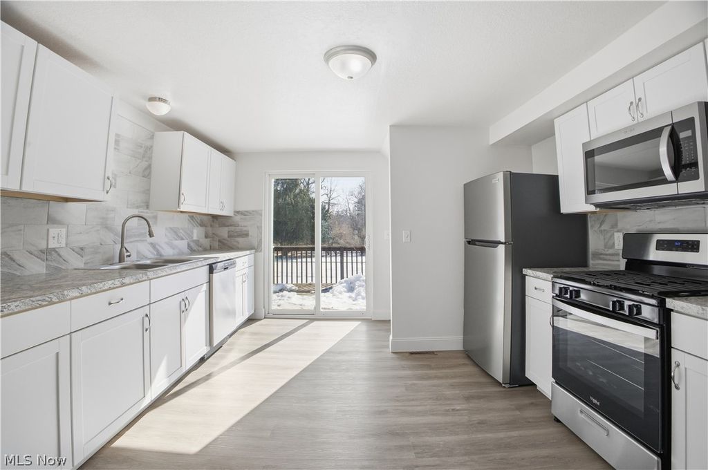 Photo of 1039 Laverne Avenue, Boardman, OH 44511 (MLS # 5187238)